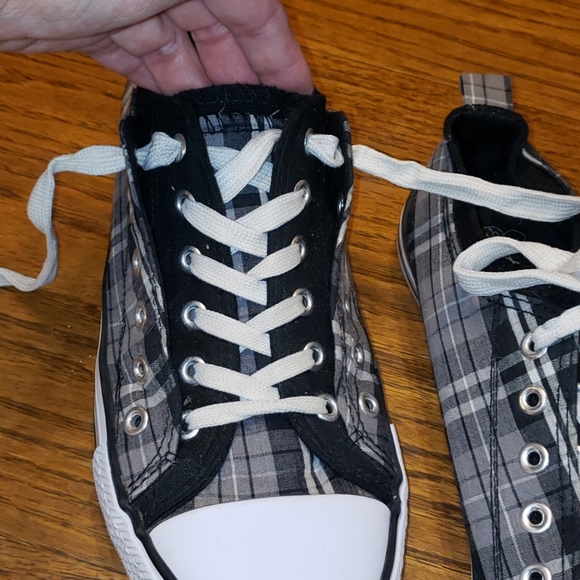 Twisted sneakers size 10 - Picture 4 of 8